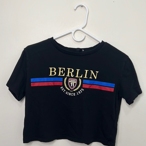 Divided Tops - Berlin Graphic Print Black Crop Baby Tee Top Size XS